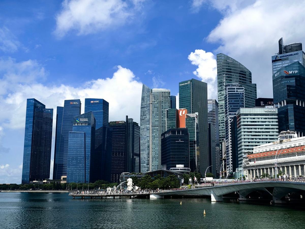 Singapore Through My Eyes: Two Decades of Stories